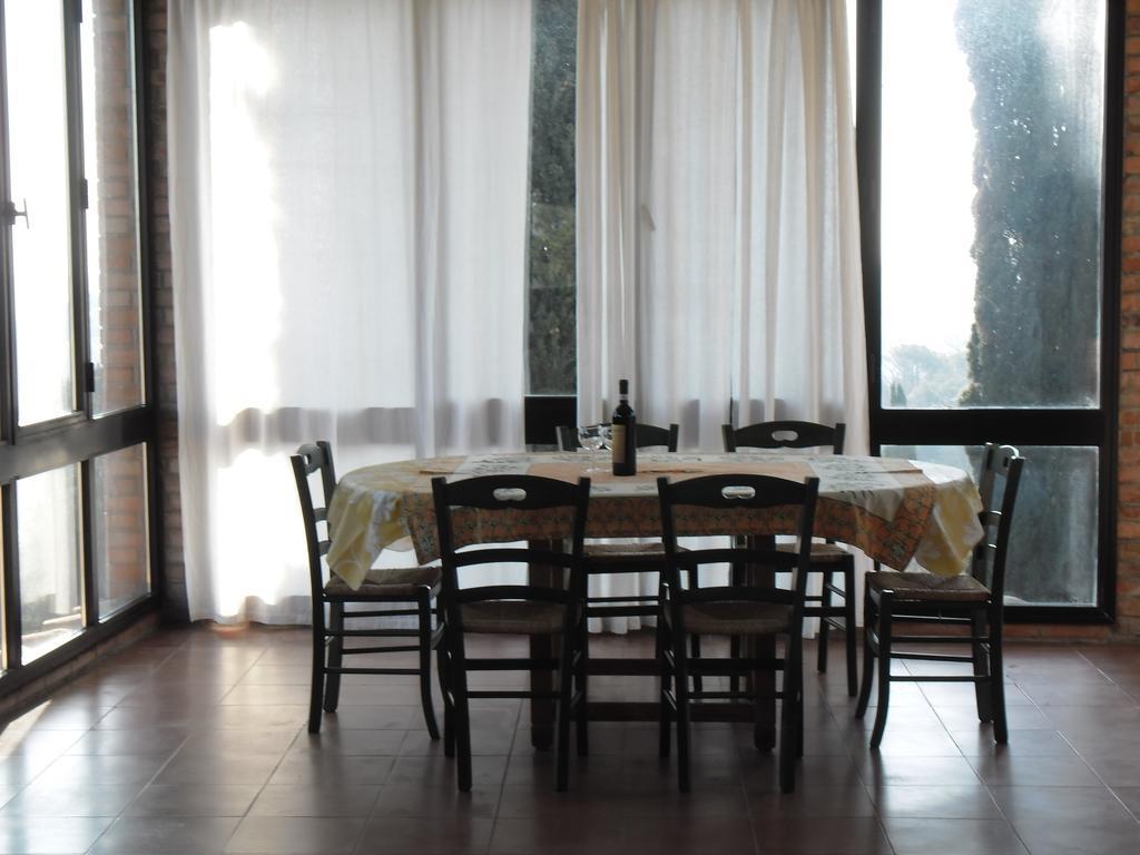 Agriturismo Santa Croce Сан Джиминяно Стая снимка