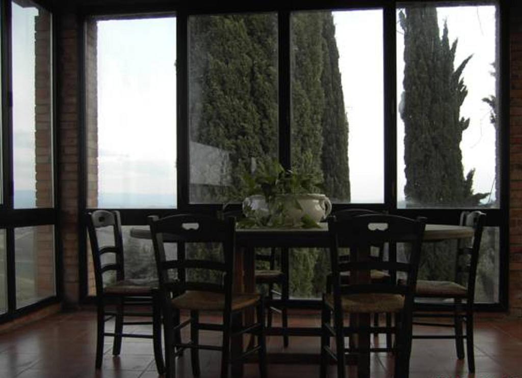 Agriturismo Santa Croce Сан Джиминяно Стая снимка