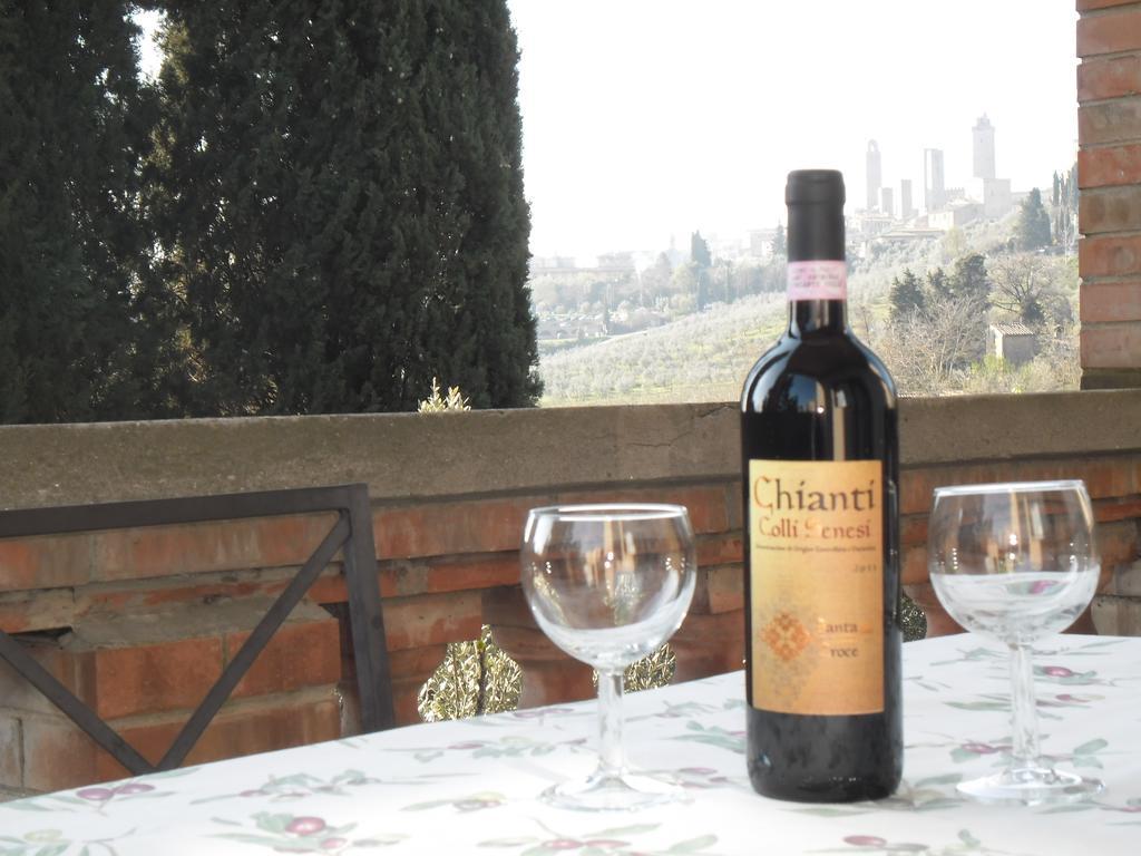 Agriturismo Santa Croce Сан Джиминяно Стая снимка