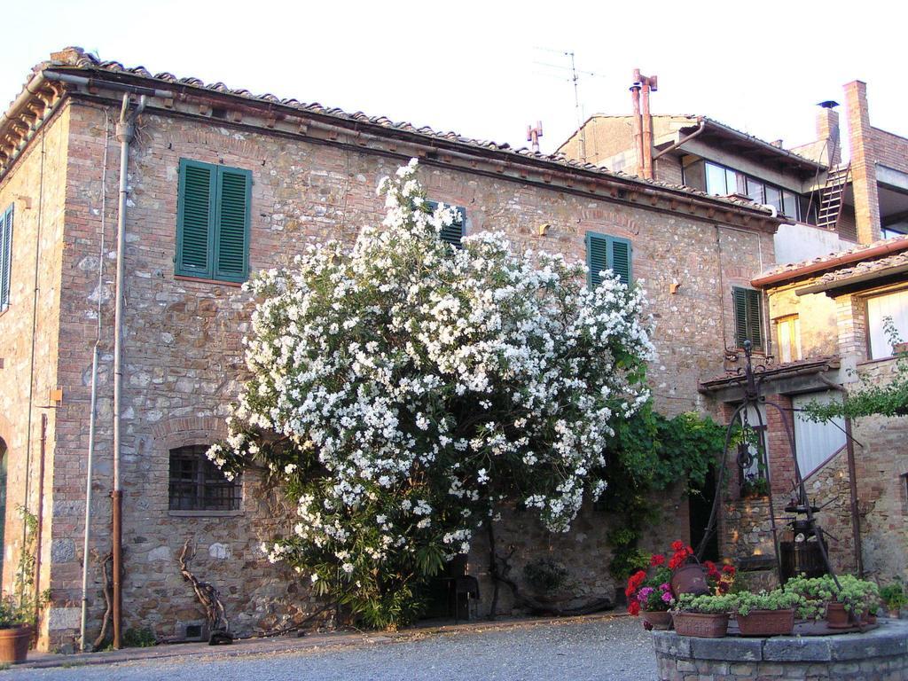 Agriturismo Santa Croce Сан Джиминяно Екстериор снимка
